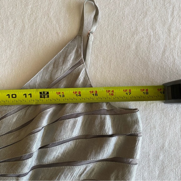 Adrianna Papell Occasions Tiered Ruffle Dress Size 12 Silver Party Event Coctail - Picture 8 of 10